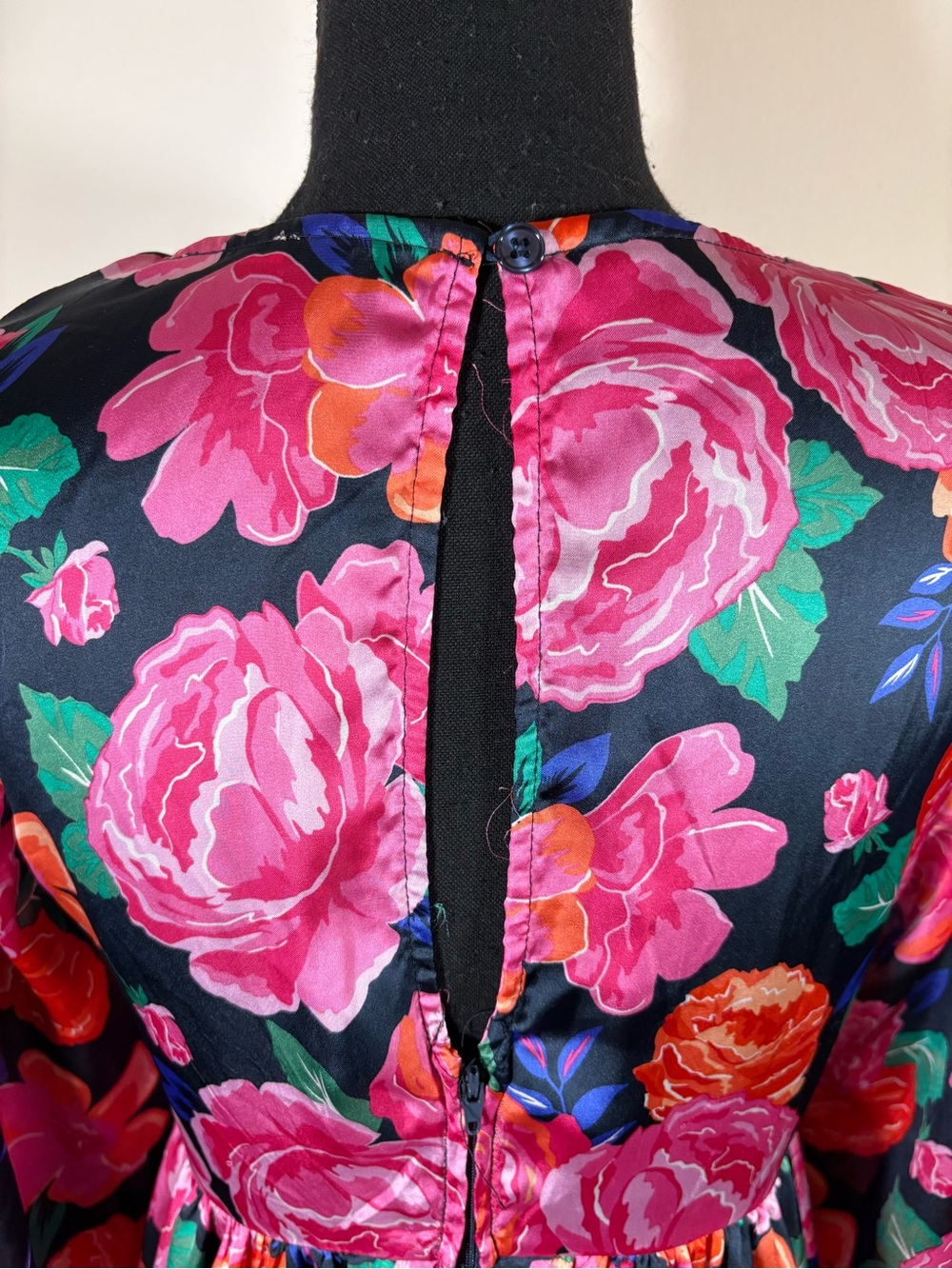 Francesca’s Mi Ami Satin Floral Long Balloon Sleeve Tiered Dress Plunge Cutout M - Picture 7 of 11